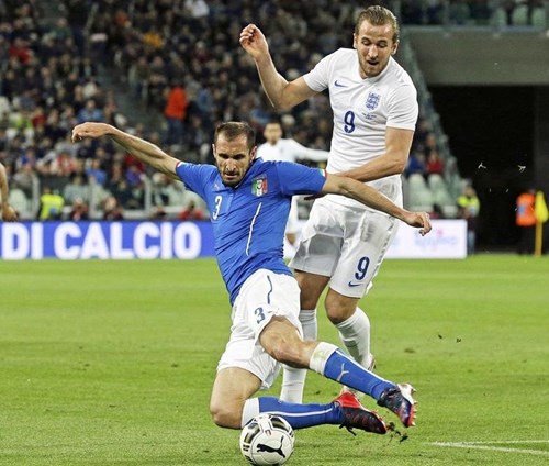 Chiellini từng nói sau trận lượt đi: “1 chọi 1 với Harry Kane ư, không vấn đề gì”. Ảnh: UEFA